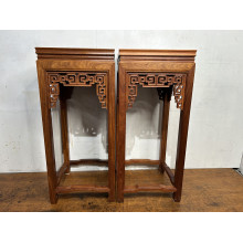 02032  Rosewood stand table 