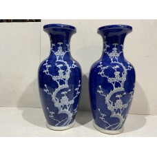 15075  Blue and white vase