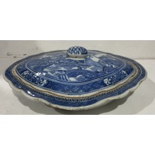 15006 . Antique Chinese blue & white dish with lid