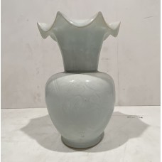 15058   White vase